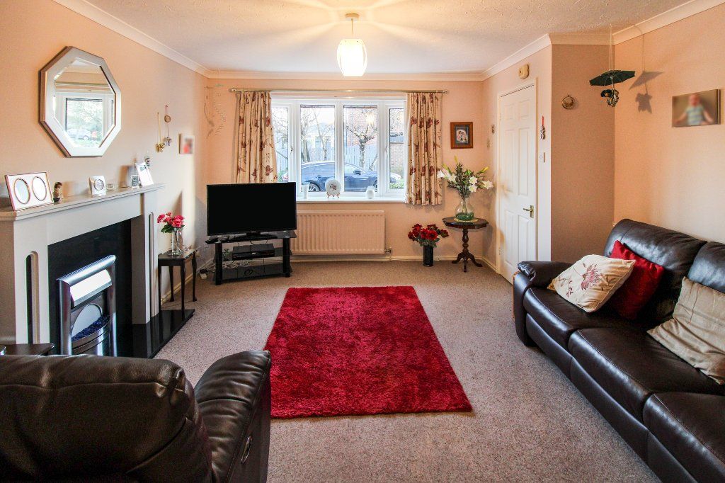 Property photo 2 of 13 Lounge