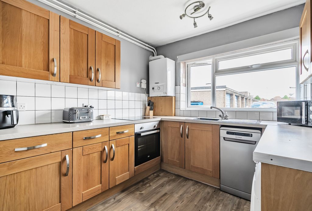 Property photo 2 of 11 19-681F592F56893-...