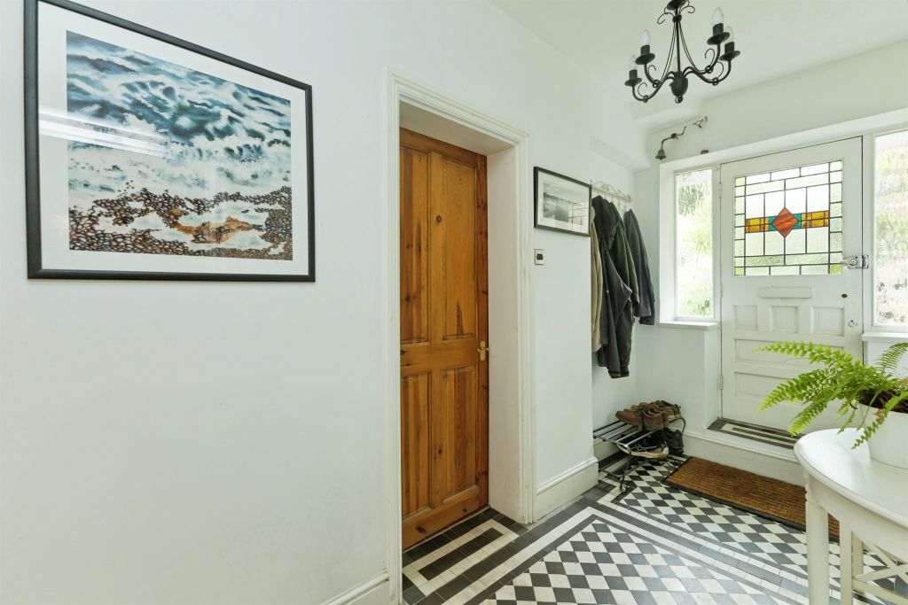 Property photo 3 of 33