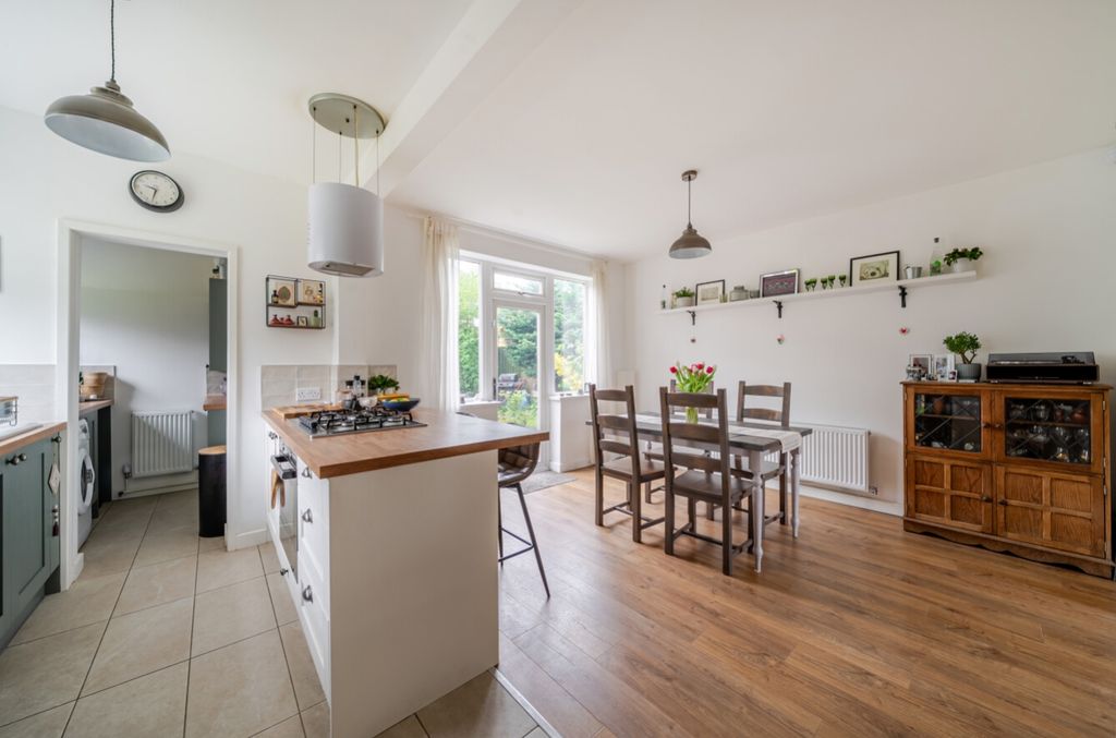 Property photo 2 of 24 1447800-9-69E200cd2Db48