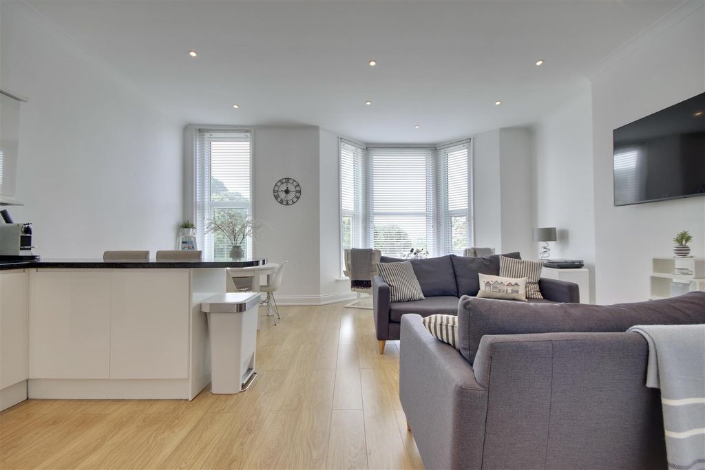 Property photo 2 of 20 04417E07-F5E3-46Bc-A170-635F506168Dd_1_201_A.Jpeg