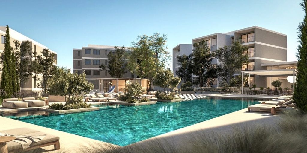 Property photo 3 of 9 10. Pool Alternative Hero Min.Jpg