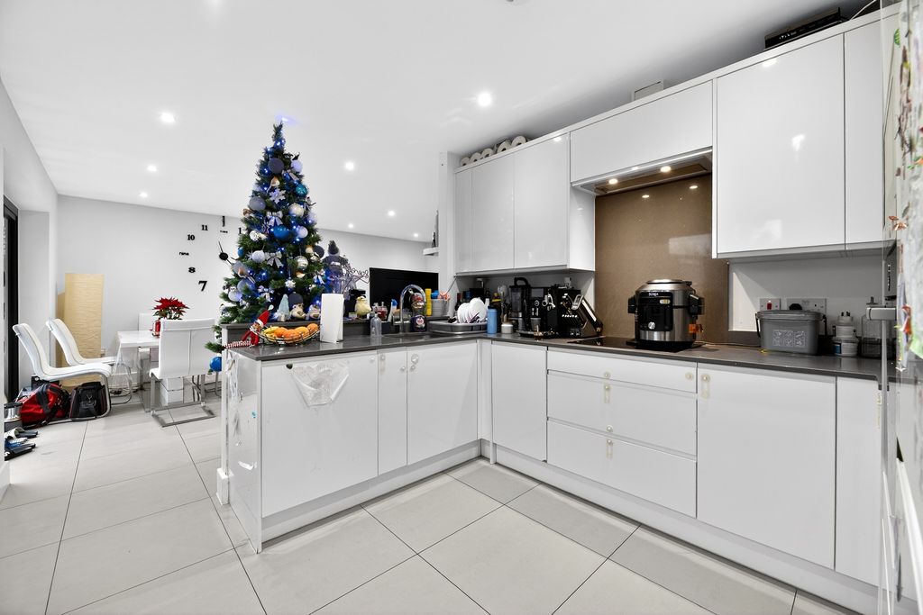 Property photo 2 of 20