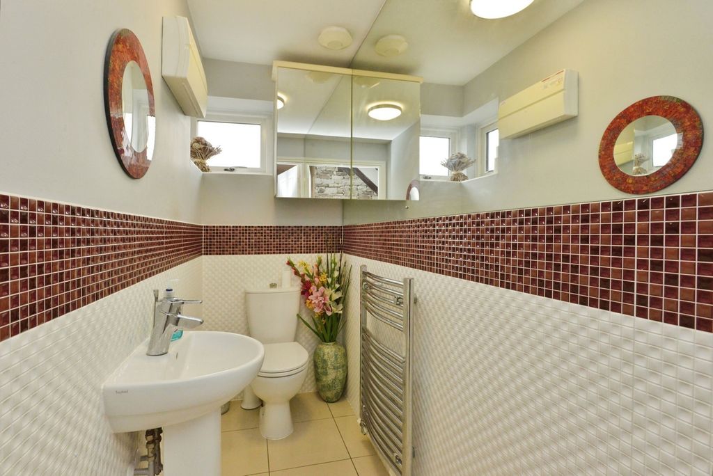 Property photo 2 of 19 Photo