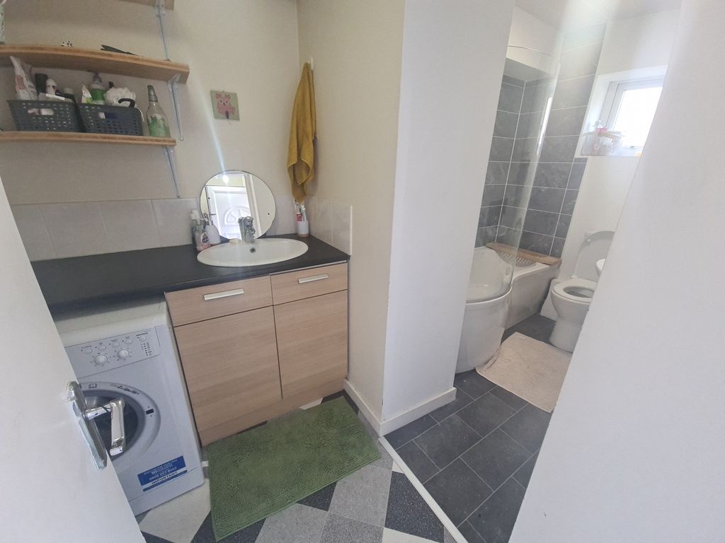 Property photo 2 of 7 A Bright And Modern Kitchen Area Featuring A Compa...