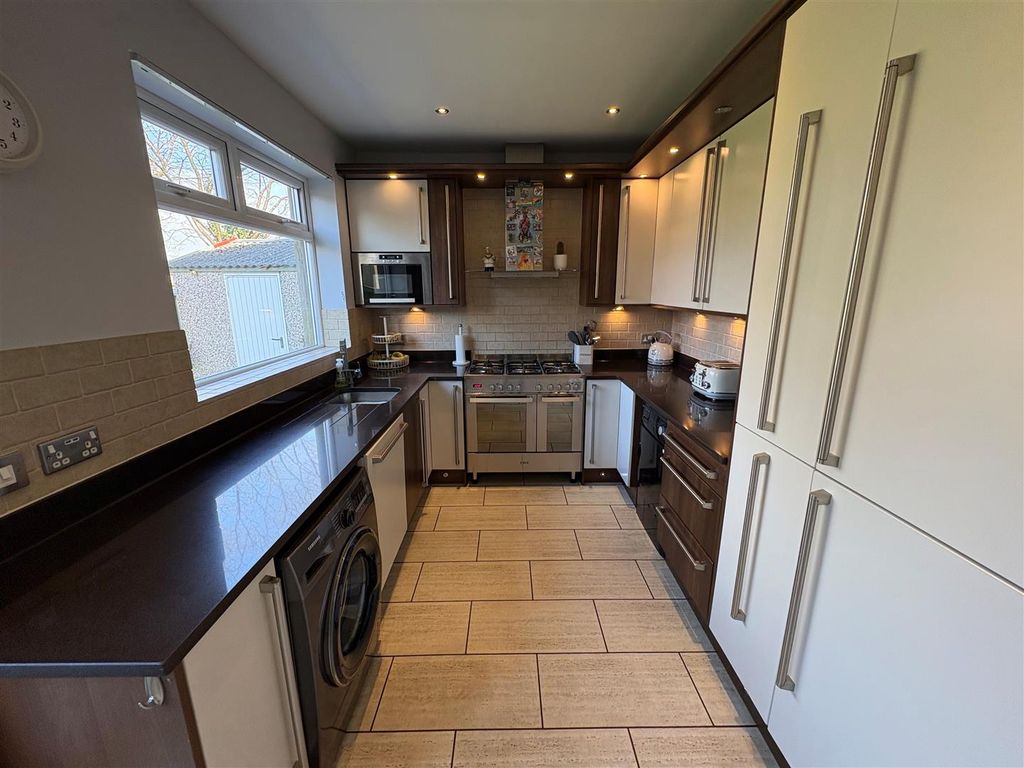 Property photo 3 of 27