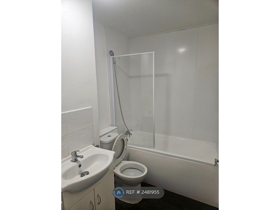 Property photo 2 of 6 Toilet And Shower