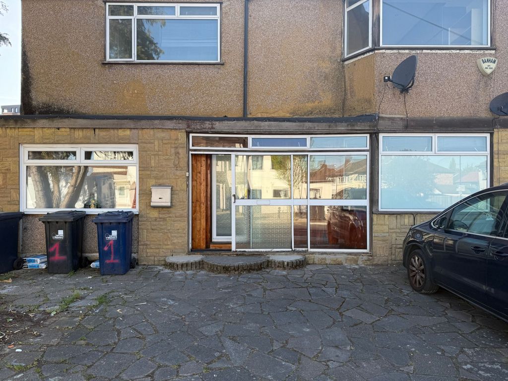 Property photo 1 of 16 4 Bedroom Semi-Detached Property For Rent