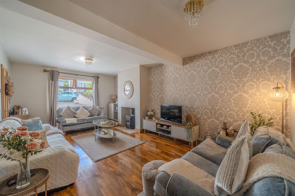 Property photo 2 of 20 15 Parc Avenue-7.Jpg