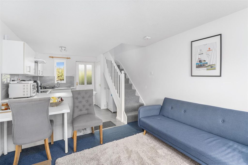 Property photo 2 of 9 14 Earlstoke Close, Banbury-7.Jpg
