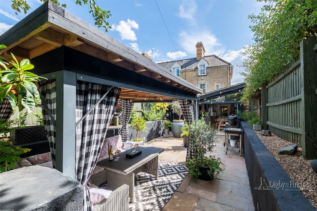 Property photo 3 of 52