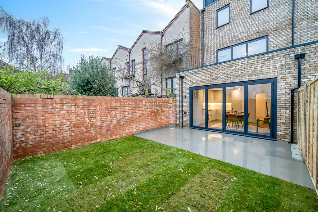 Property photo 1 of 23