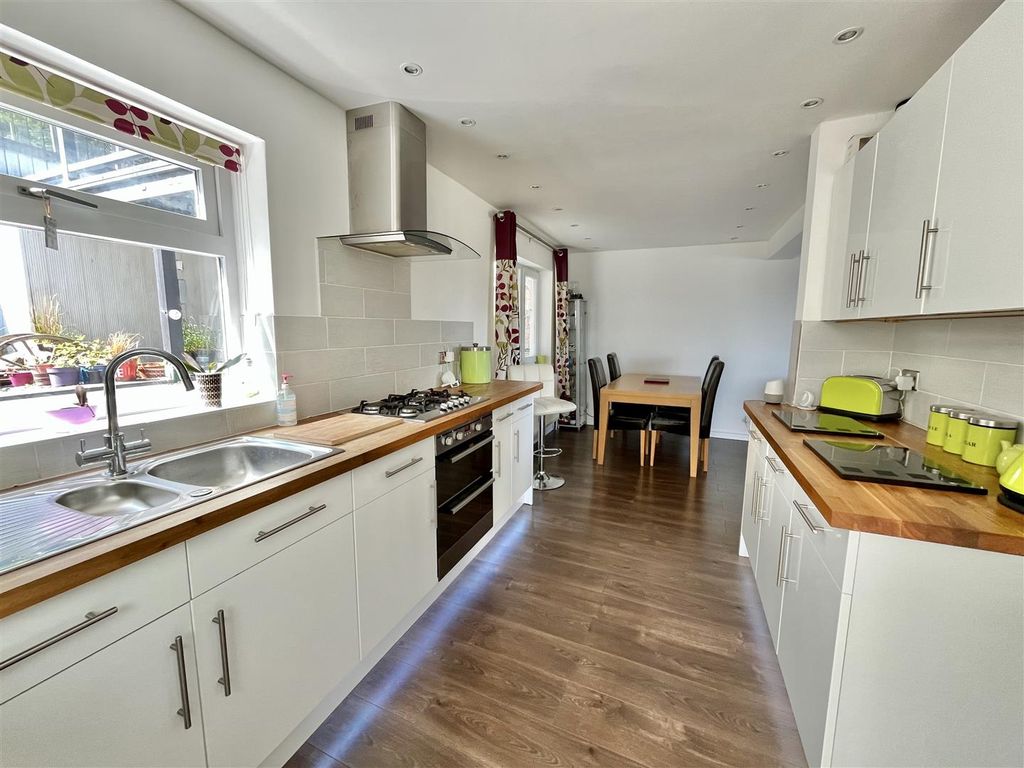 Property photo 2 of 34