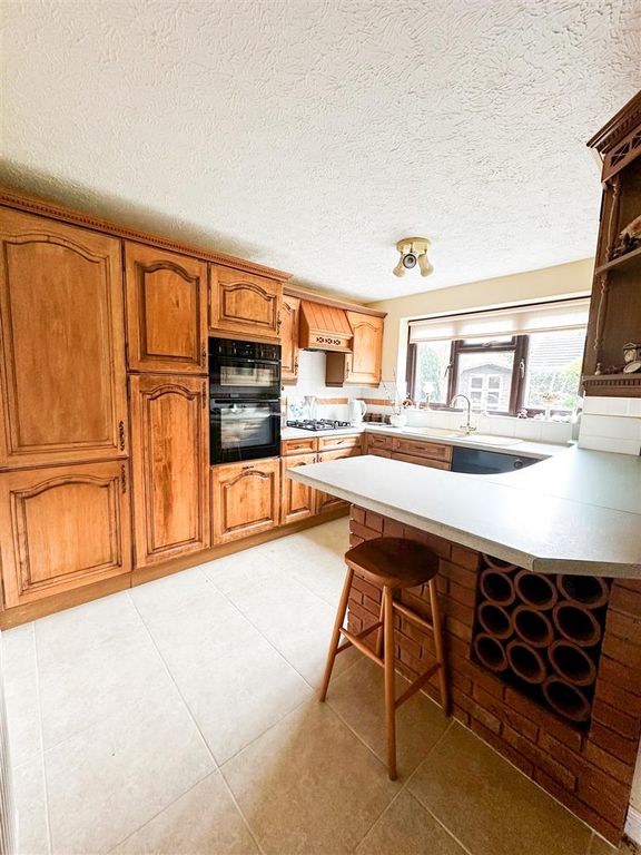 Property photo 2 of 19 Kitchen 2.Jpg