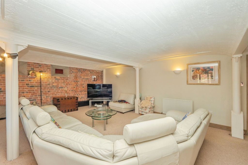 Property photo 2 of 22