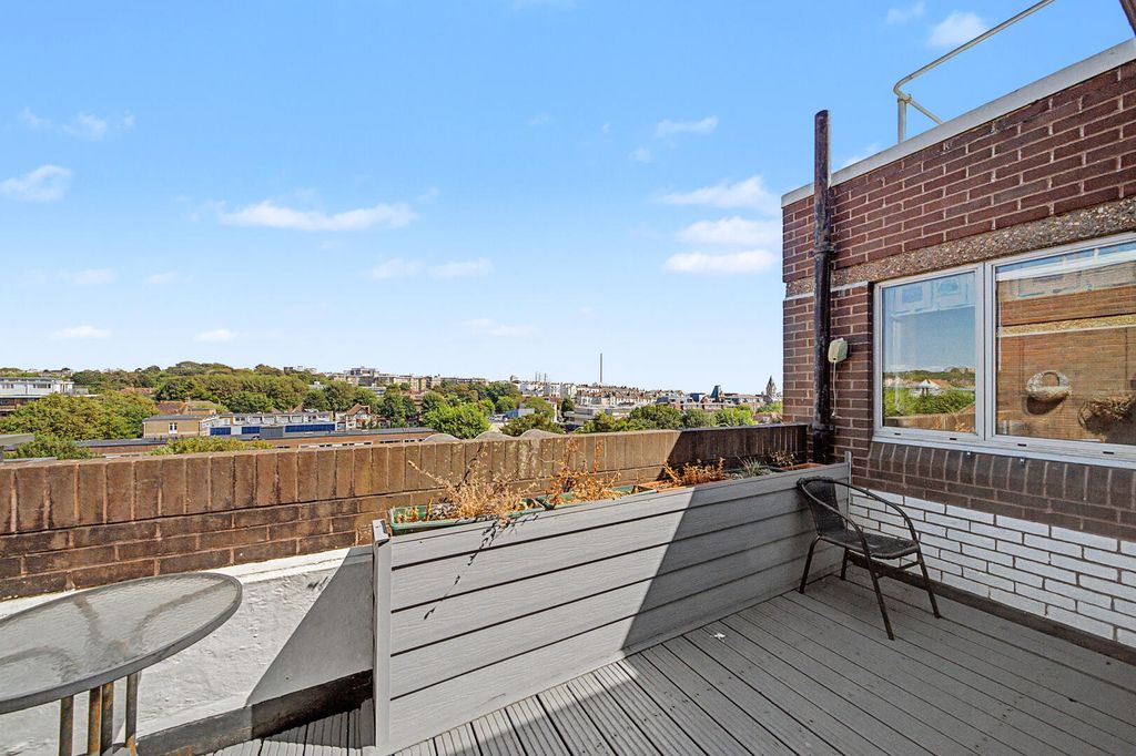 Property photo 3 of 17 Terrace / Patio