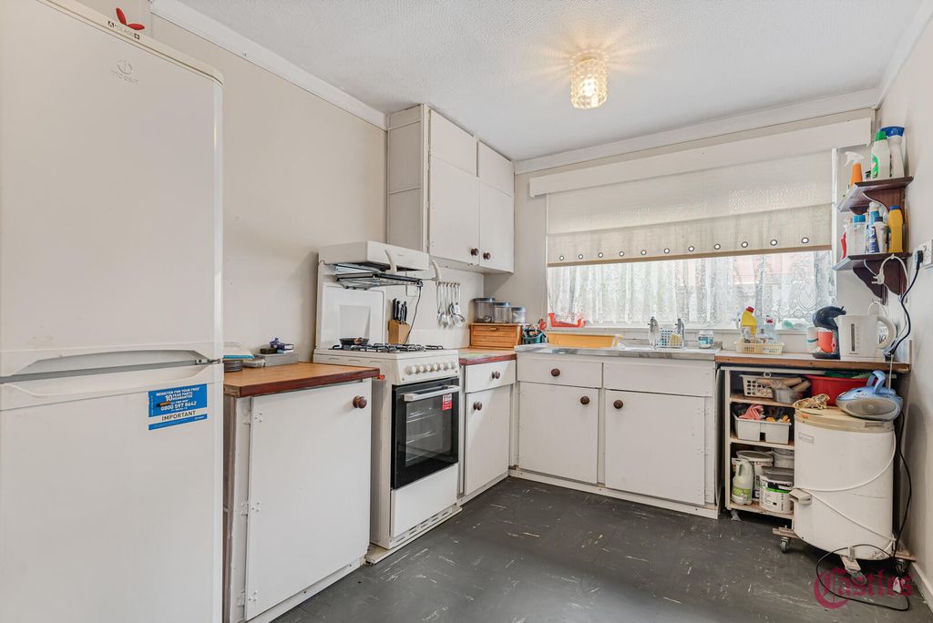 Property photo 3 of 28 Kitchen