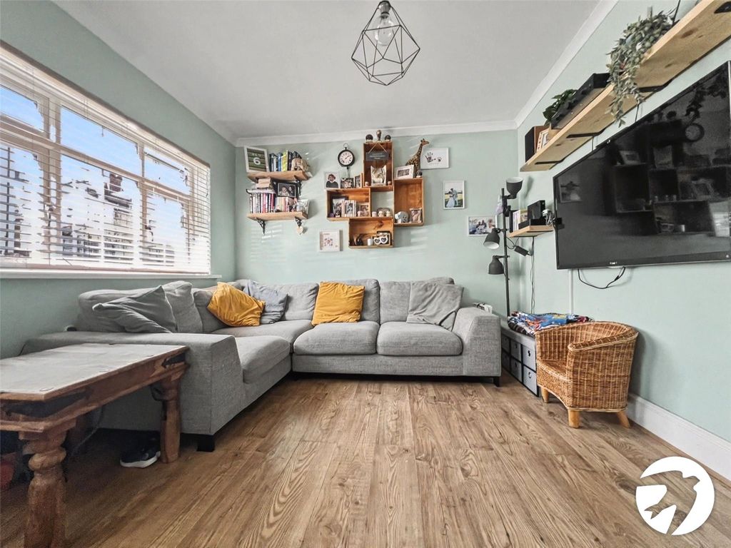 Property photo 3 of 14 Lounge