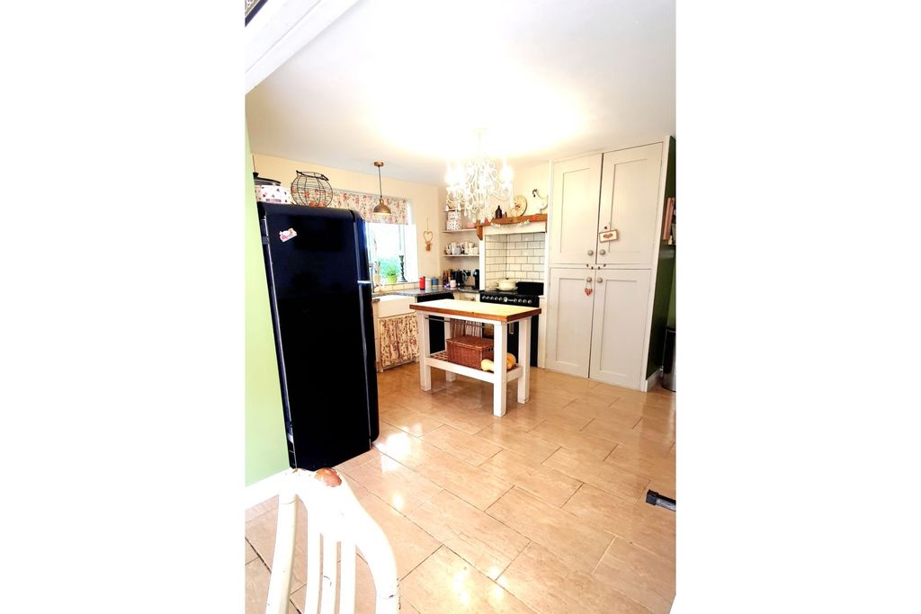 Property photo 3 of 43