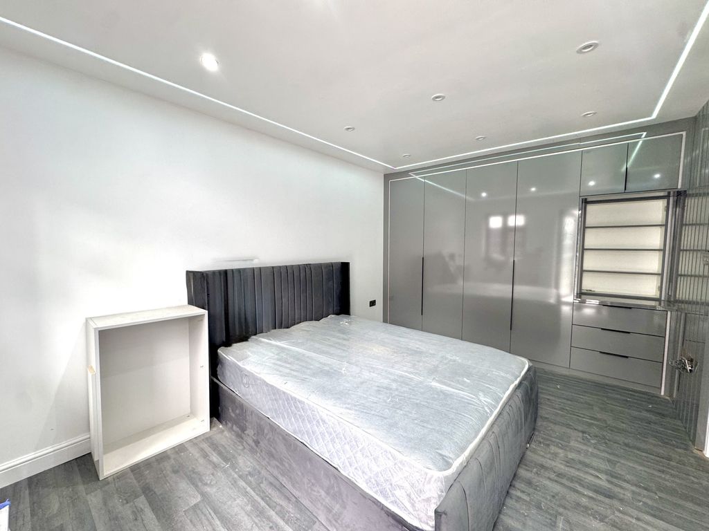 Property photo 1 of 3