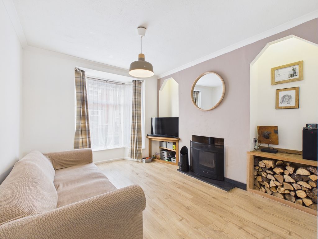 Property photo 2 of 17 Lounge