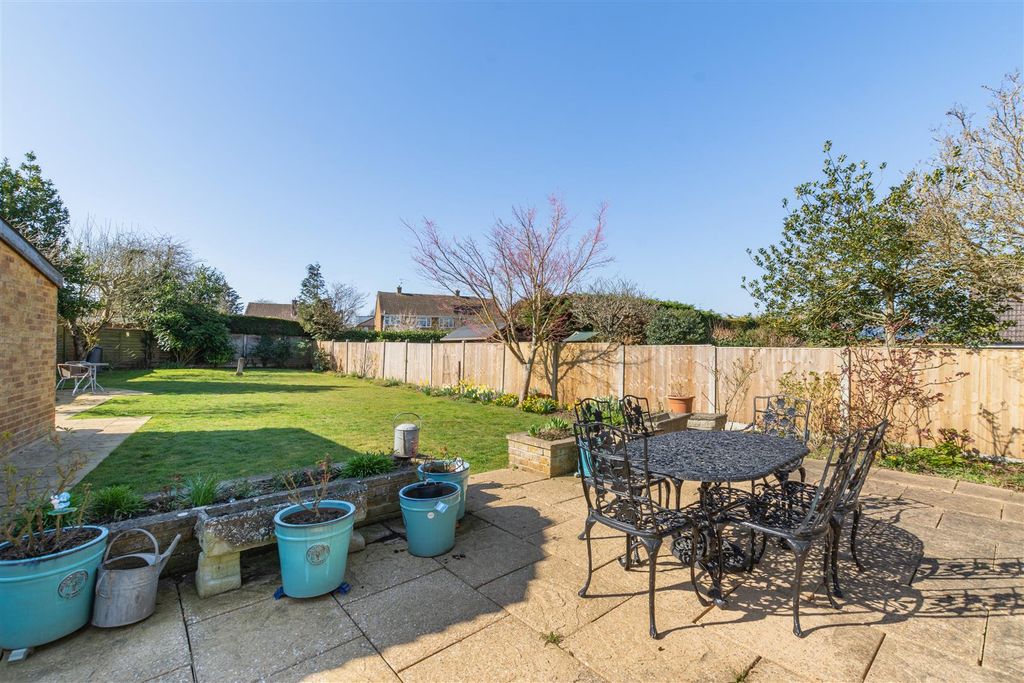 Property photo 1 of 19 Garden
