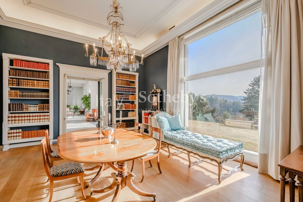 Property photo 2 of 25