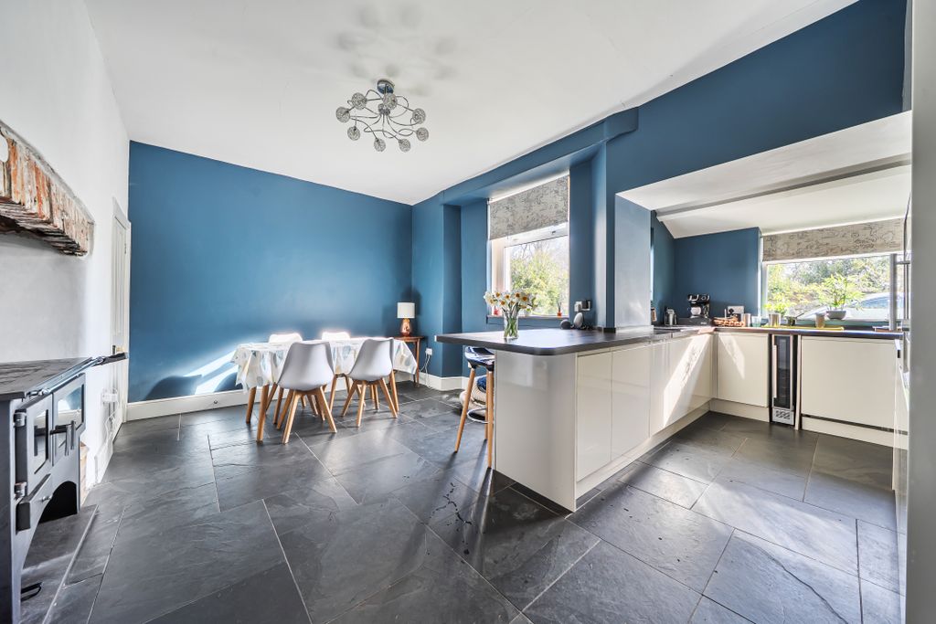 Property photo 2 of 20 1430821-18-69ce352947747