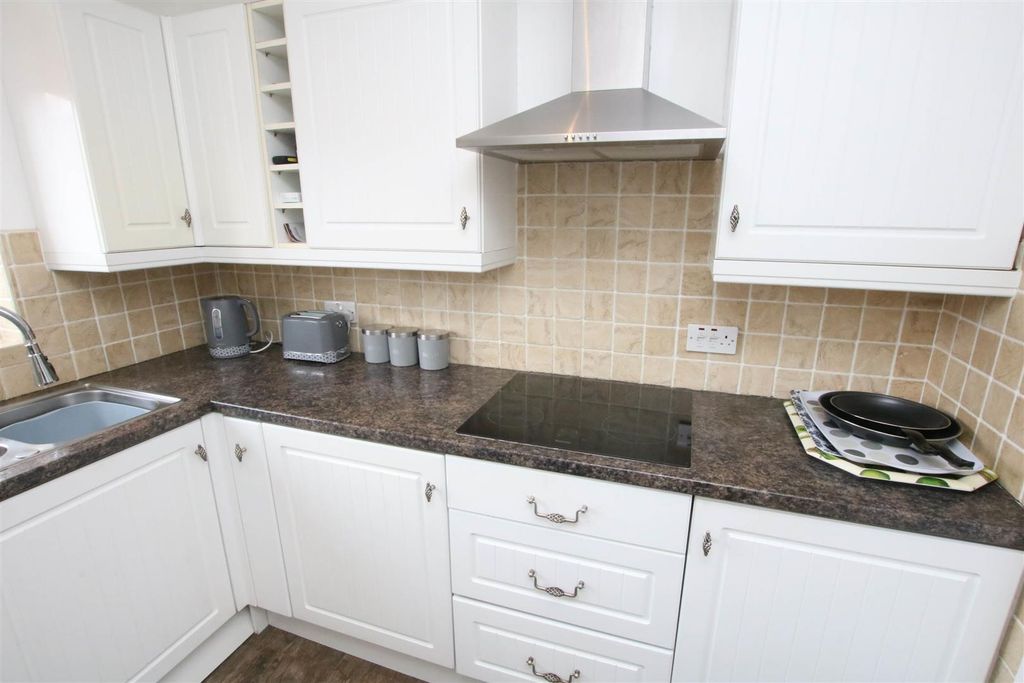 Property photo 3 of 13 Kitchen