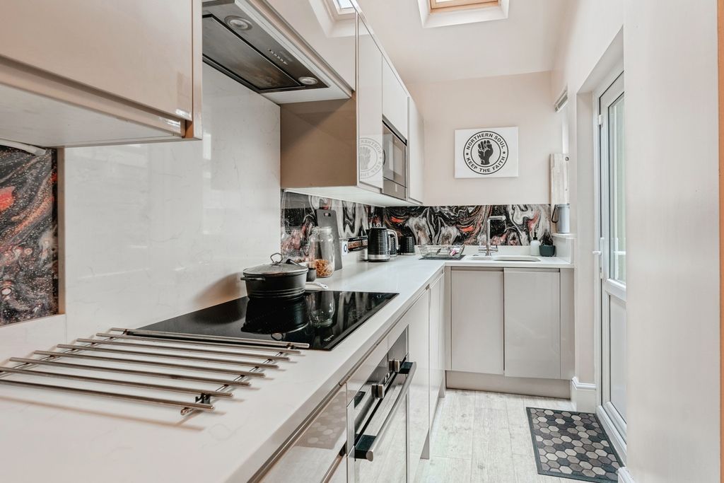 Property photo 3 of 20 Pbox-Img.Jpg