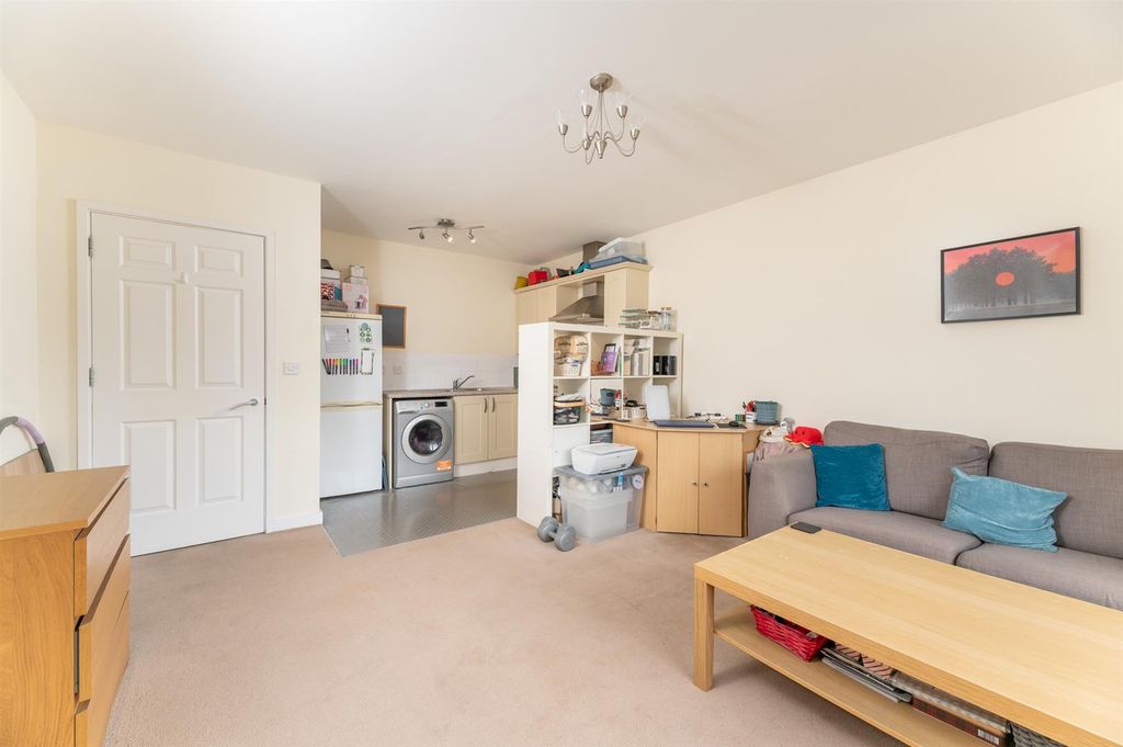 Property photo 3 of 14 Living Accommodation