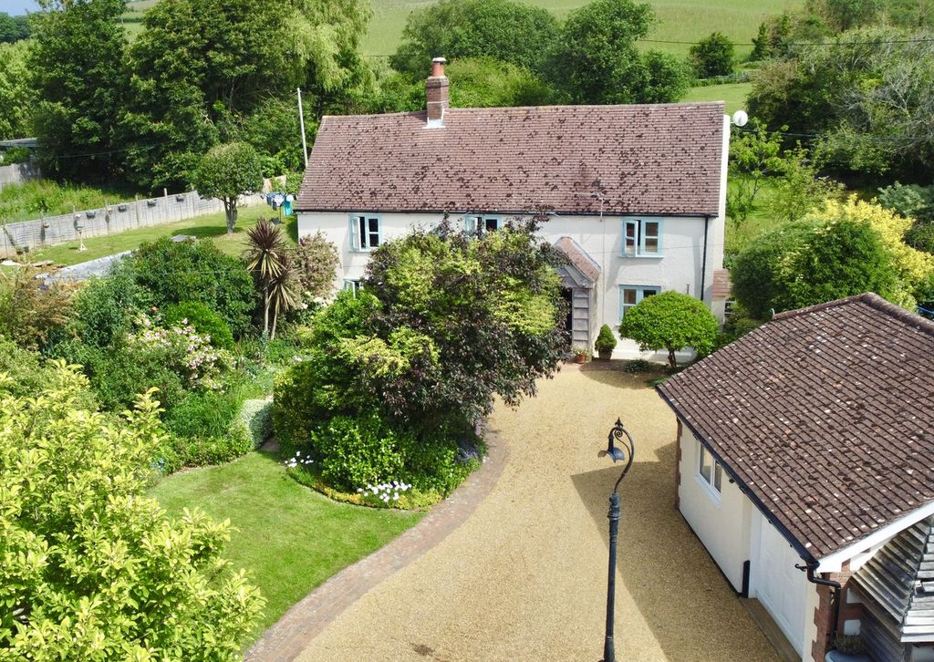 Property photo 2 of 28