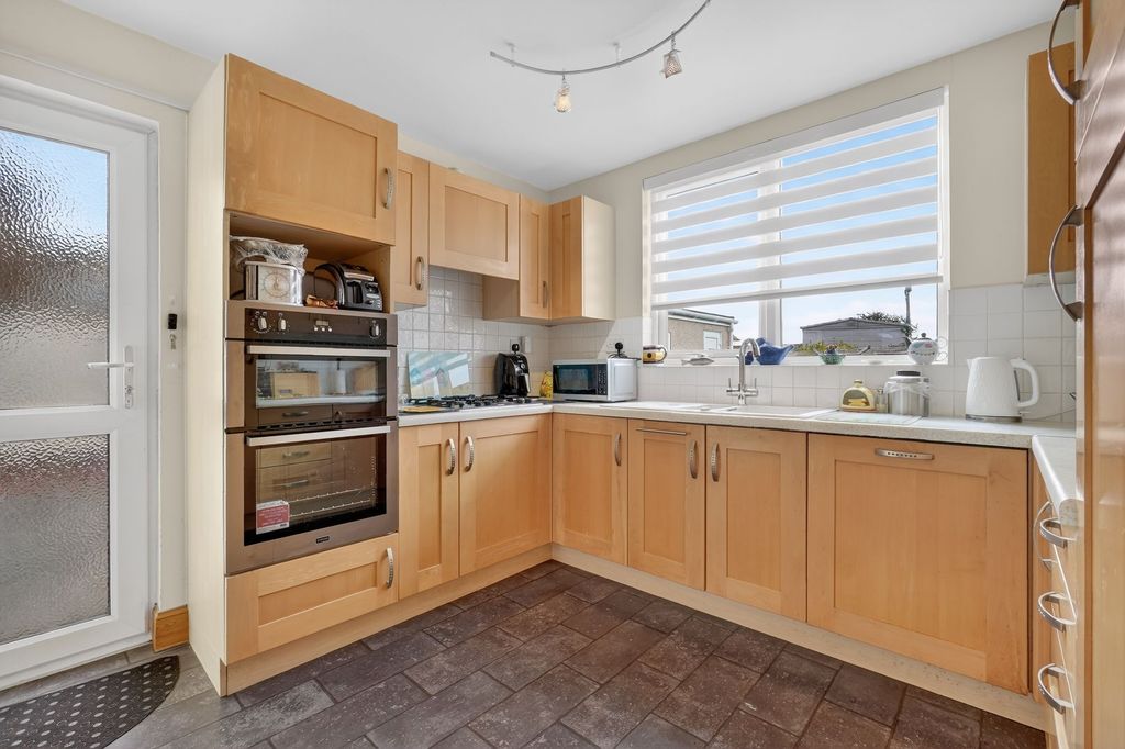 Property photo 3 of 29