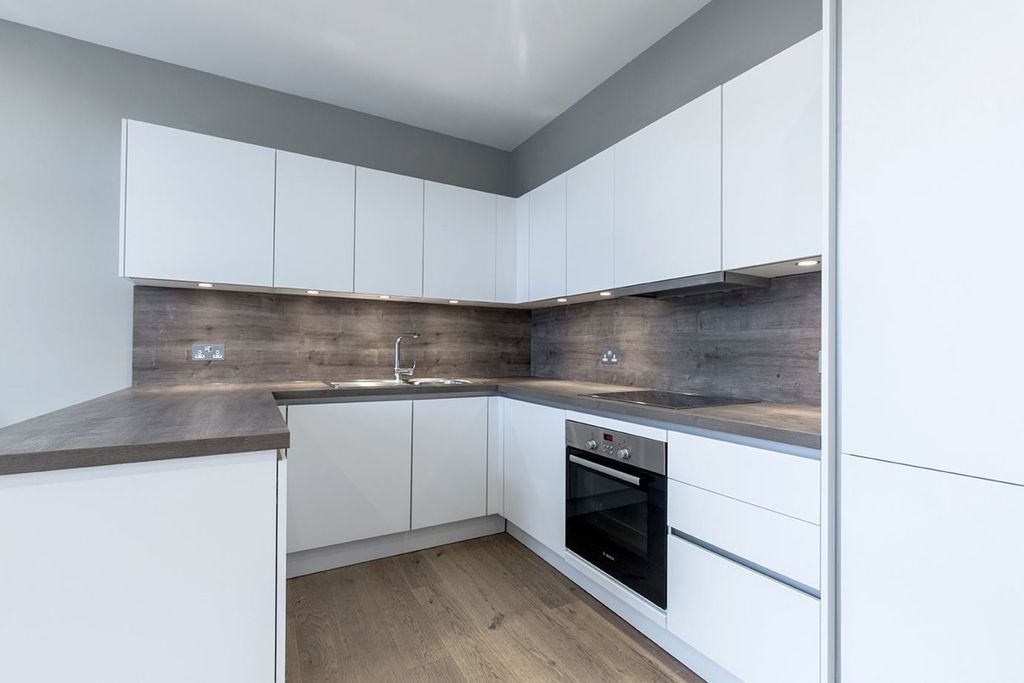 Property photo 2 of 12 Kitchen (Example)