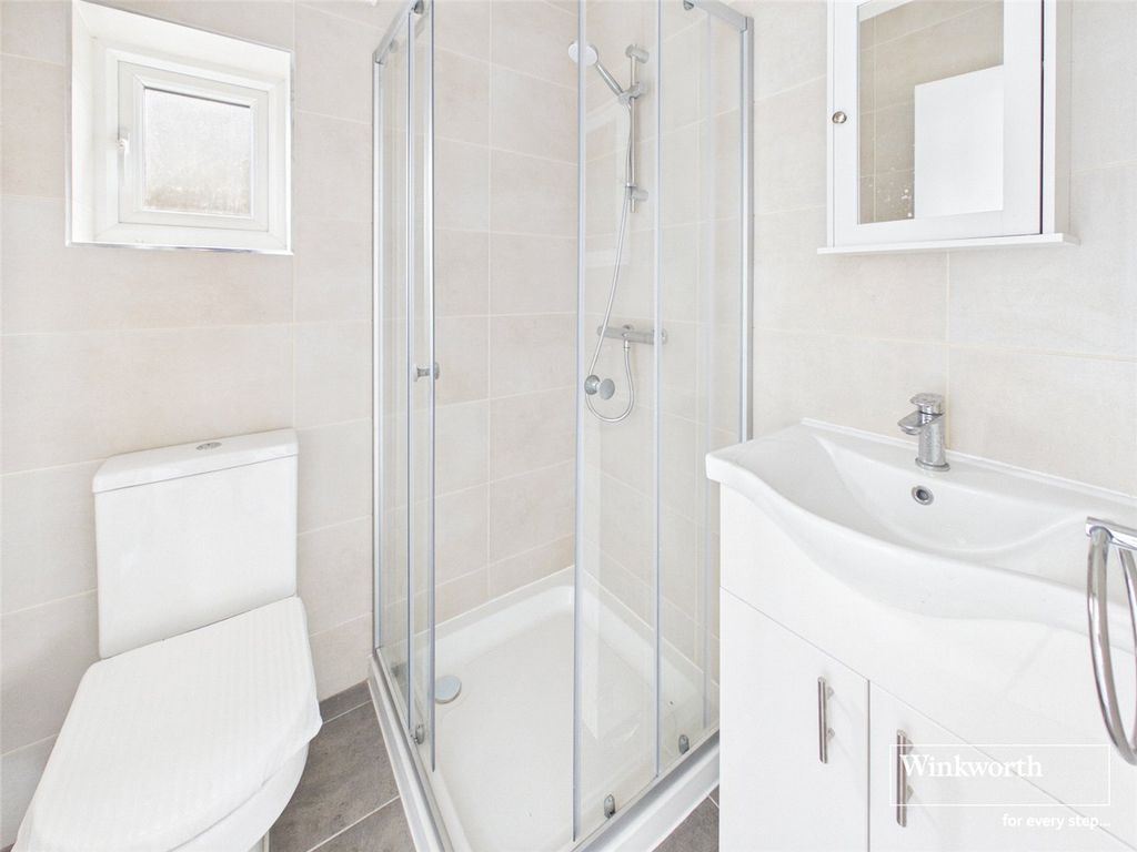 Property photo 3 of 9 En-Suite Shower 1