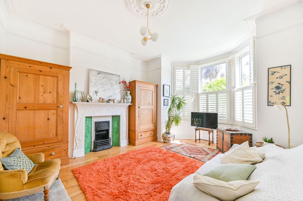 Property photo 1 of 24