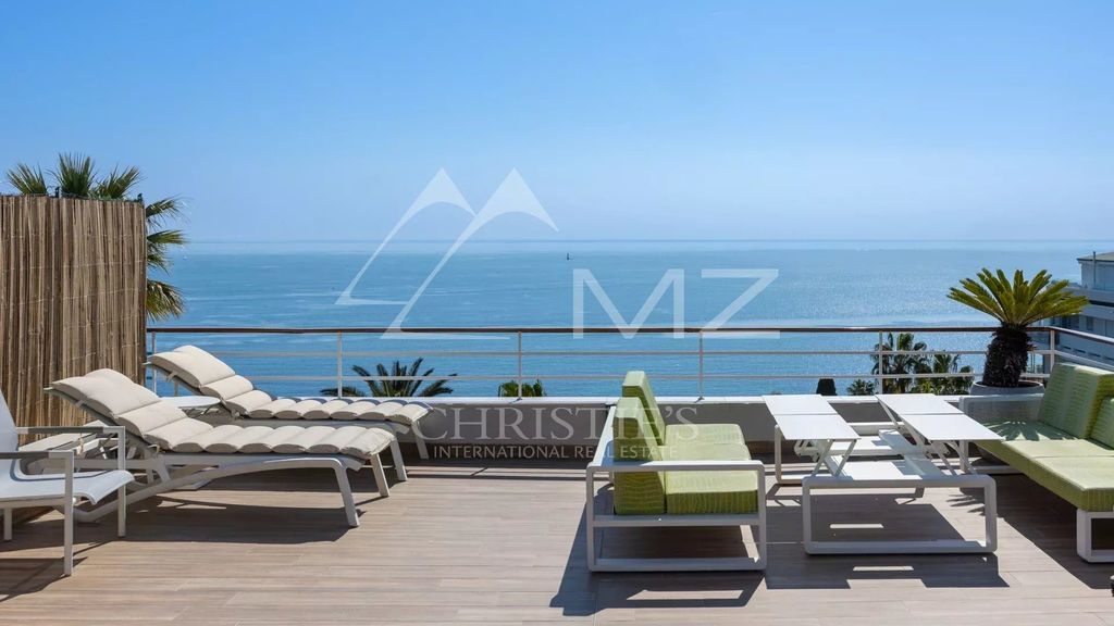 Property photo 1 of 21 Stunning Top-Floor Flat