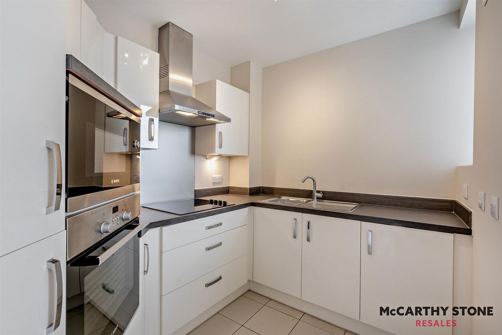 Property photo 3 of 9 8612401-Interior09-800.Jpg