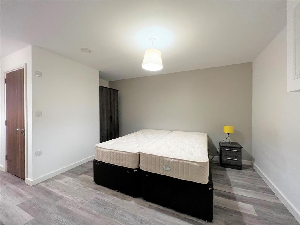 Property photo 3 of 6