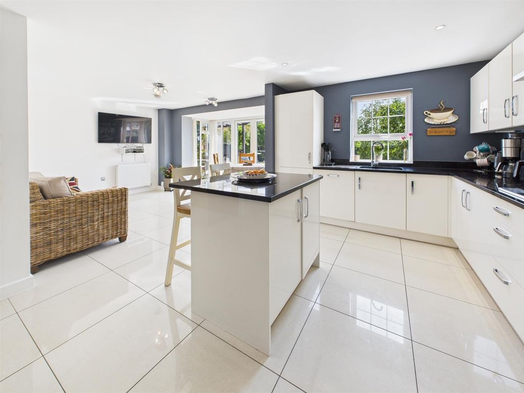 Property photo 2 of 32