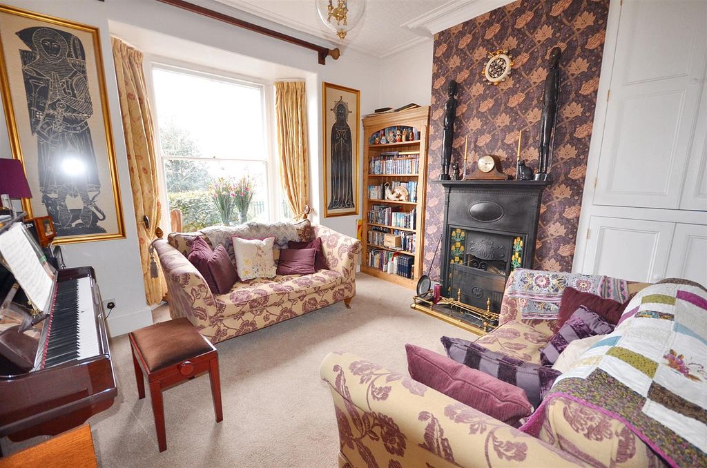 Property photo 3 of 20 Sitting Room