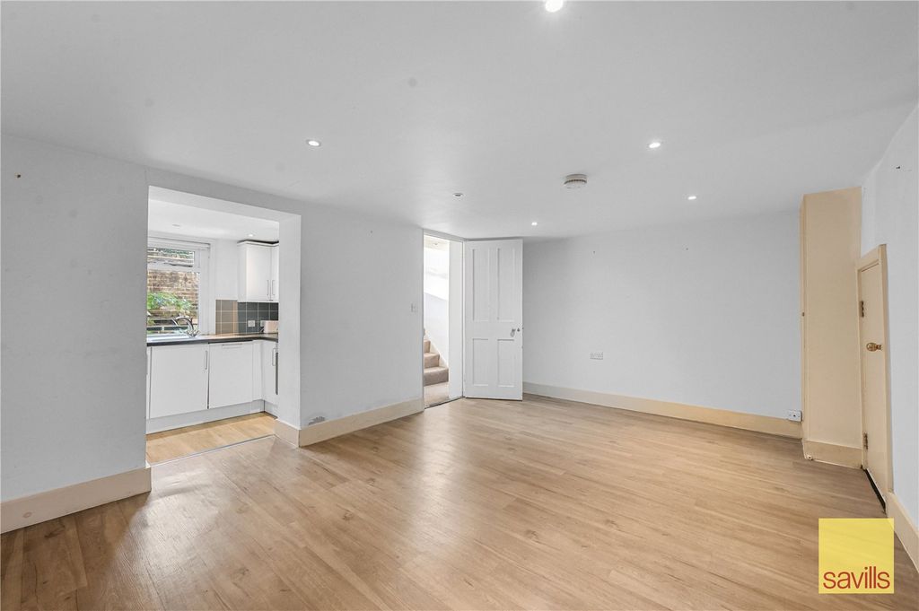 Property photo 3 of 12 Reception/Kitchen