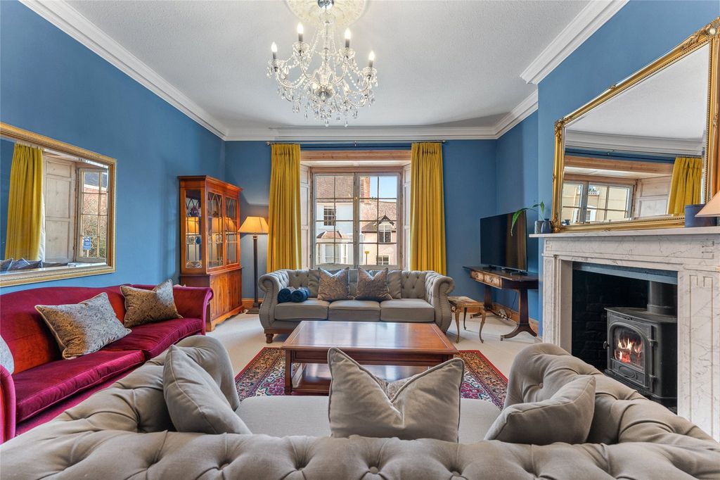 Property photo 2 of 31 Living Room