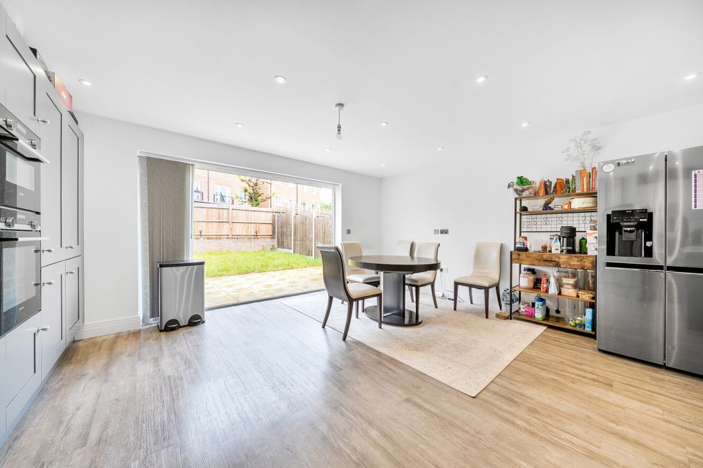 Property photo 3 of 18 1454632-2-6A05c72...
