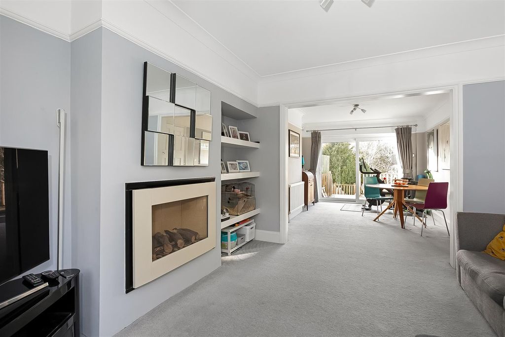 Property photo 2 of 15 Hallway