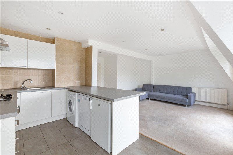 Property photo 3 of 10 Kitchen