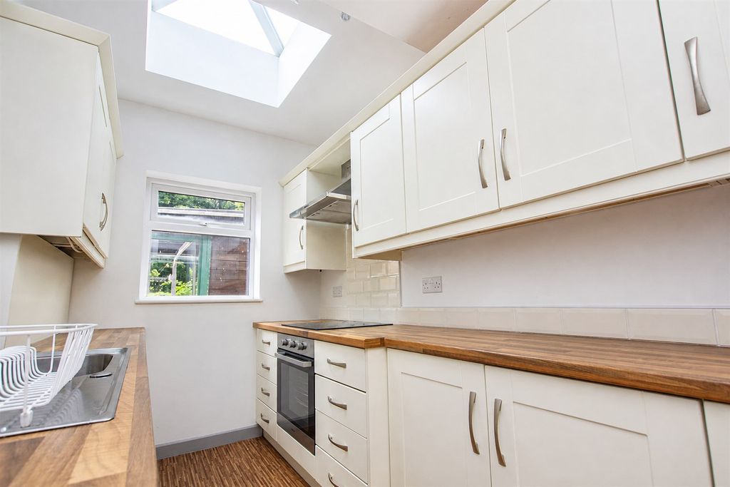 Property photo 3 of 17 Approach