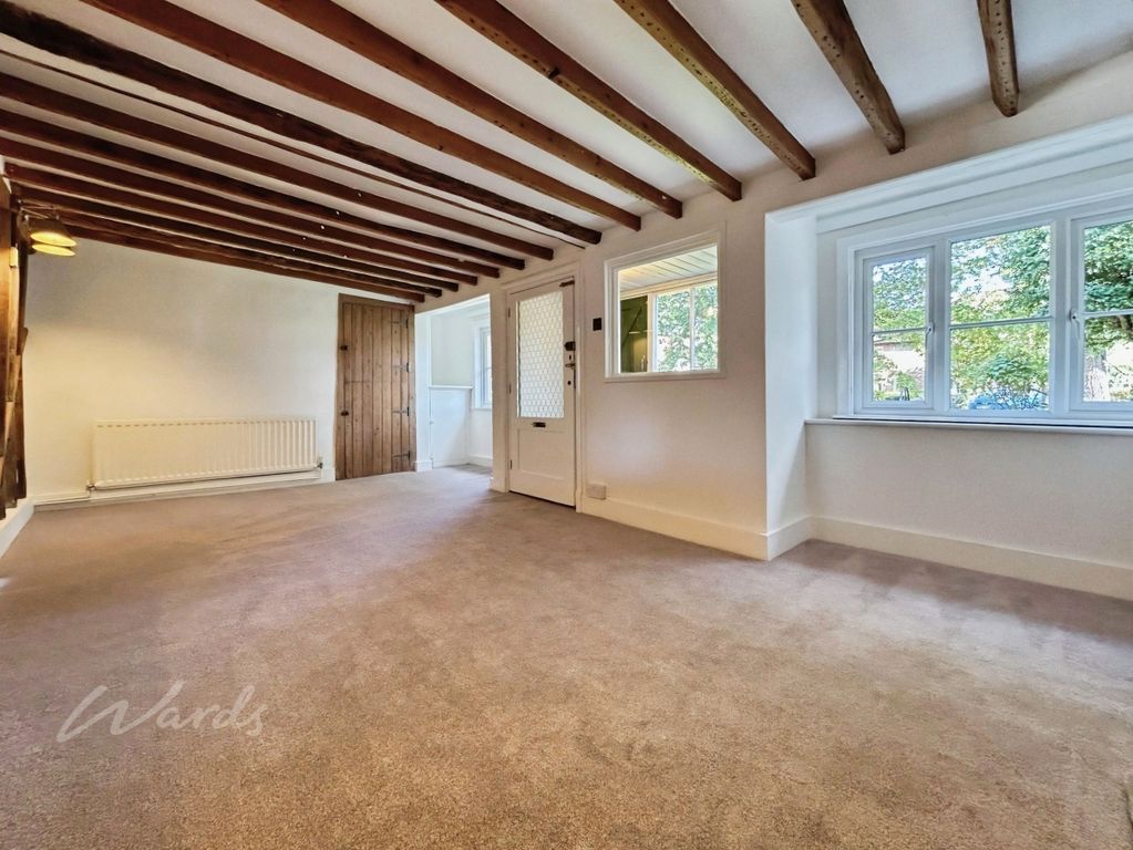 Property photo 3 of 11 Lounge (2)
