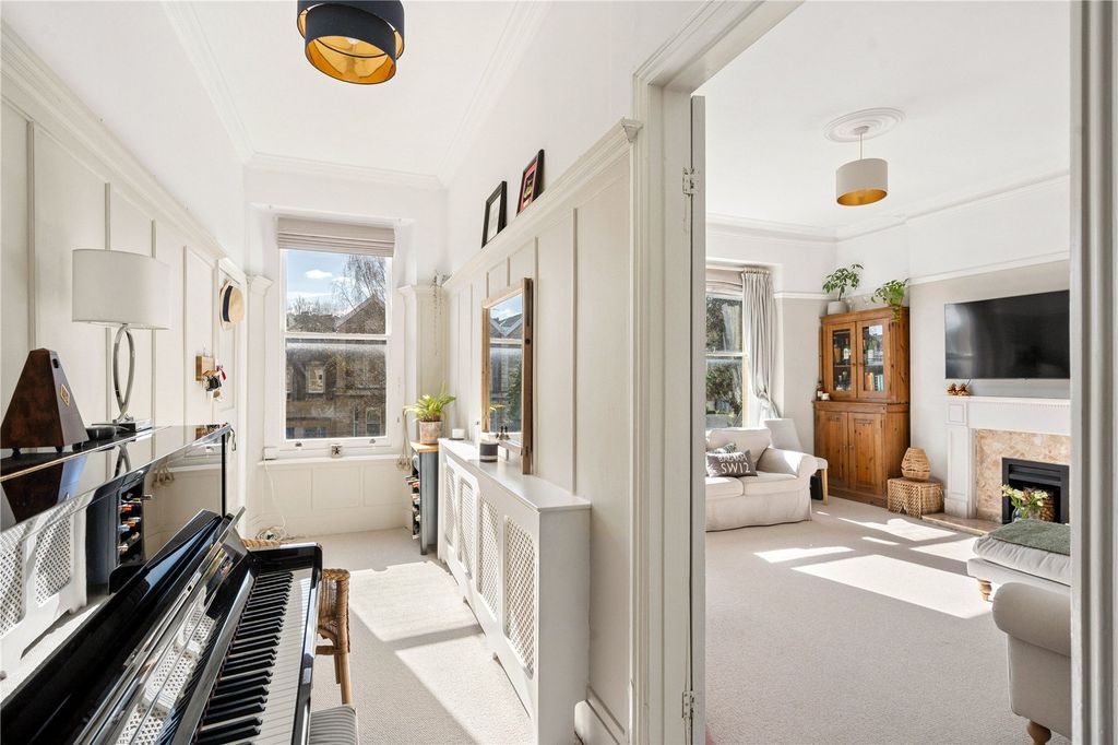 Property photo 2 of 10 Hallway/Sitting Room