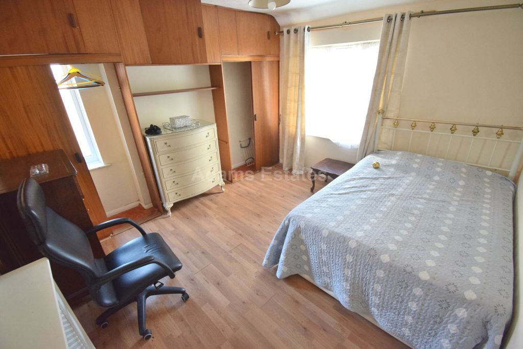 Property photo 1 of 4